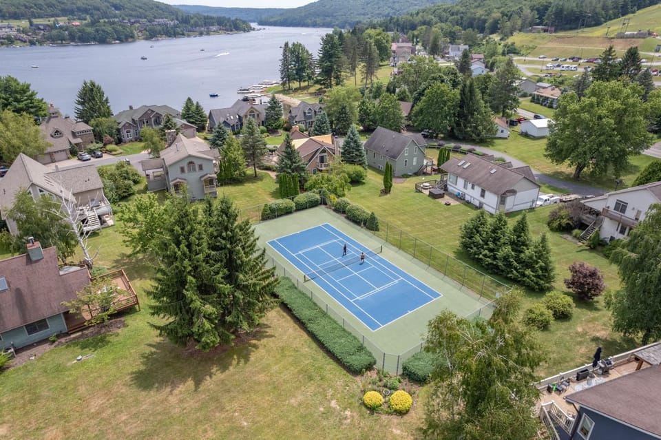 Lake & Lift by Railey Vacations House in McHenry