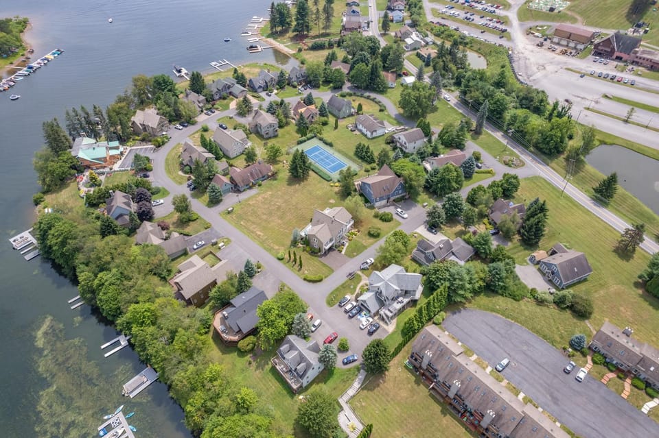 Lake & Lift by Railey Vacations House in McHenry