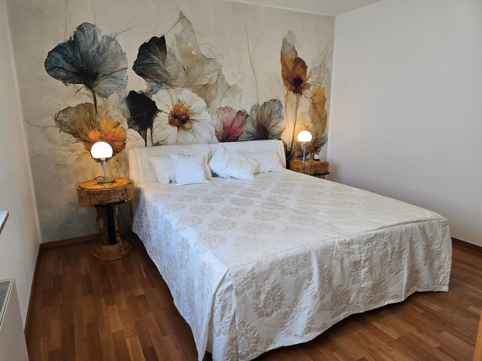 Exklusive Ferienwohnung Bad Salzschlirf - direkt am Waldrand - großer Garten kompett umzäunt - Hunde willkommen - 2 private Stellplätze Apartment in Hesse