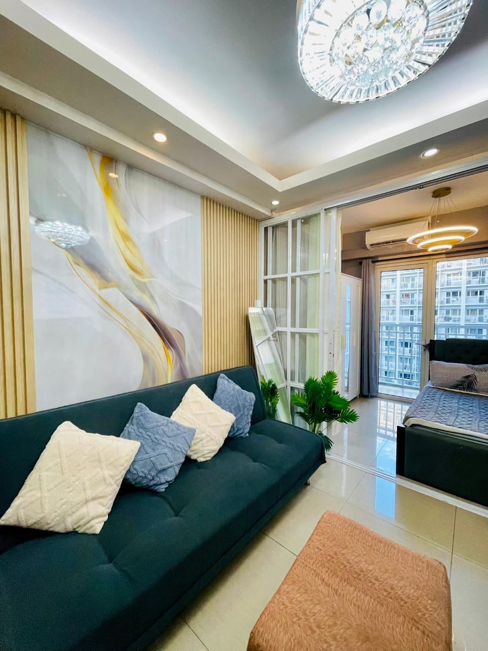 Bed, Living room, Photo of the whole room, Seating area, Bedroom