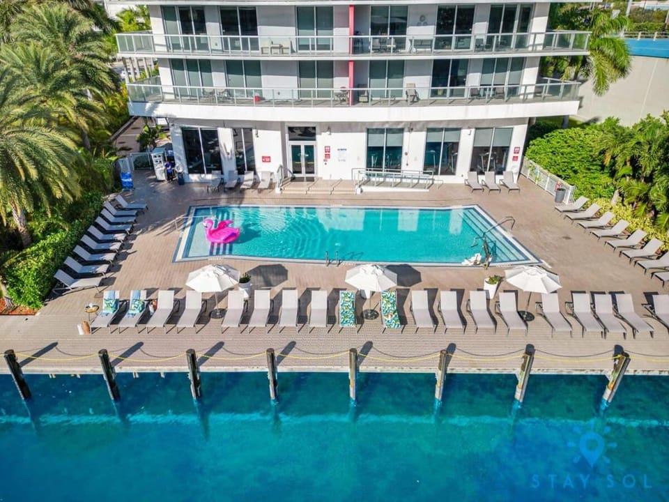 Spectacular Near Beach 2 BR Apartment Apartment in Hallandale Beach