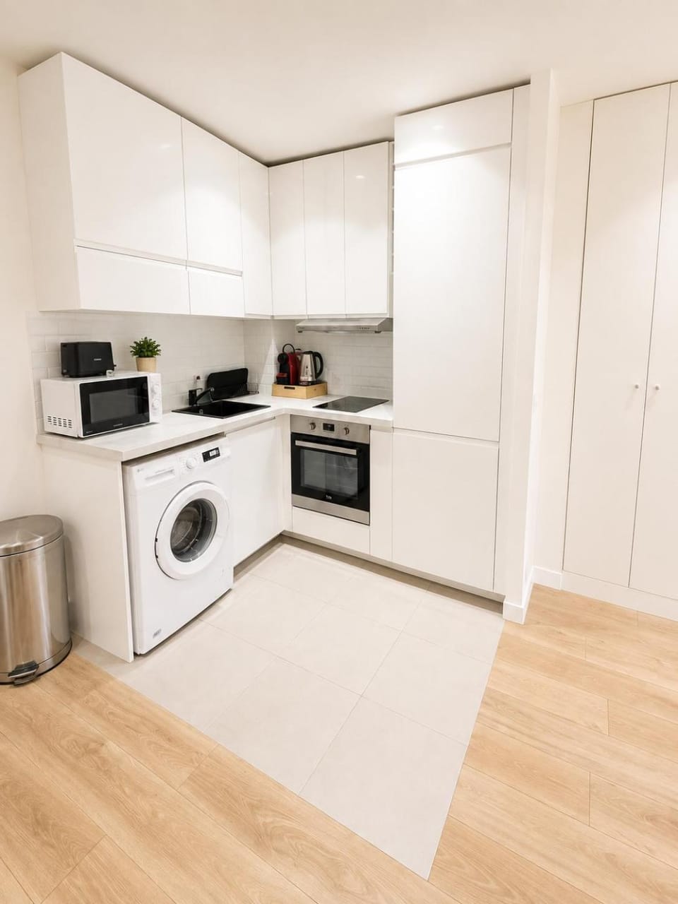 Kitchen or kitchenette, oven, stove, toaster, washing machine