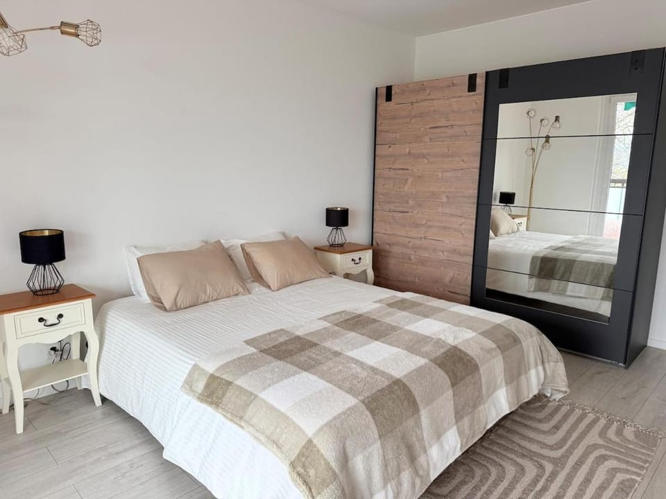 Modern Flat with Big Balcony & Garage Parking Apartment in Lugano