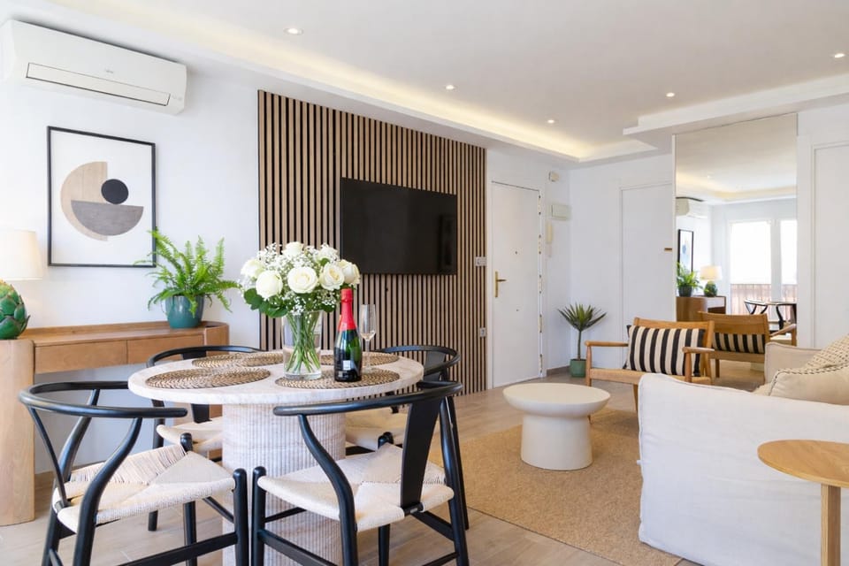 TV and multimedia, Living room, Seating area, Dining area, air conditioner
