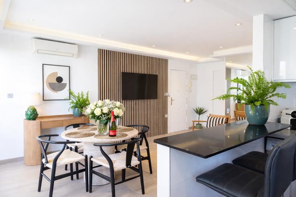 TV and multimedia, Kitchen or kitchenette, Living room, Seating area, Dining area, kitchen