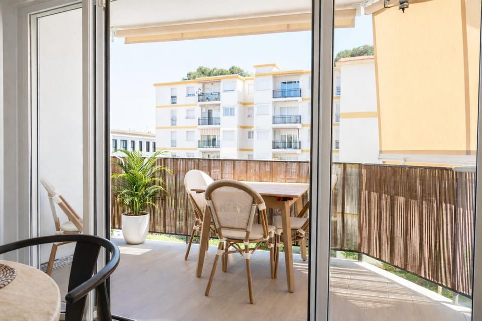 View (from property/room), Balcony/Terrace, Seating area