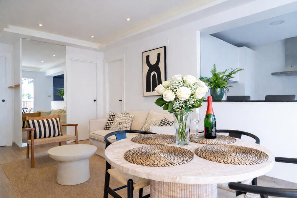 Kitchen or kitchenette, Living room, Seating area, Dining area, kitchen
