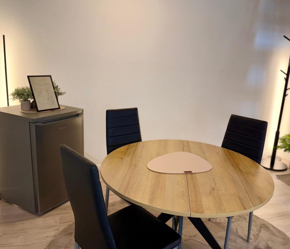 Seating area, Dining area, kitchen