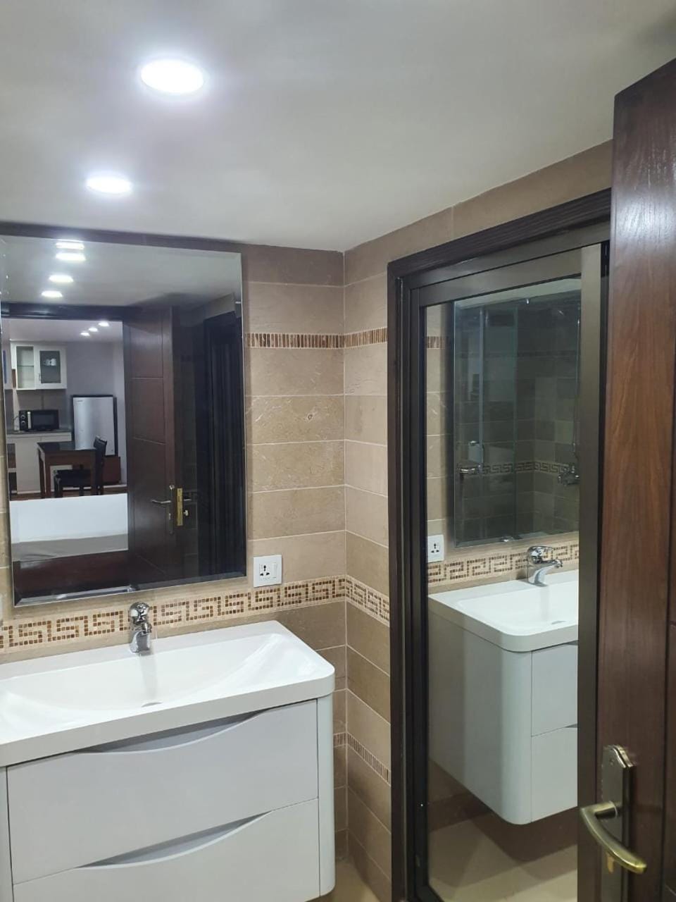 Demure Apartments Cozy Studio Guest Favorite Near Airport Apartment in Lahore