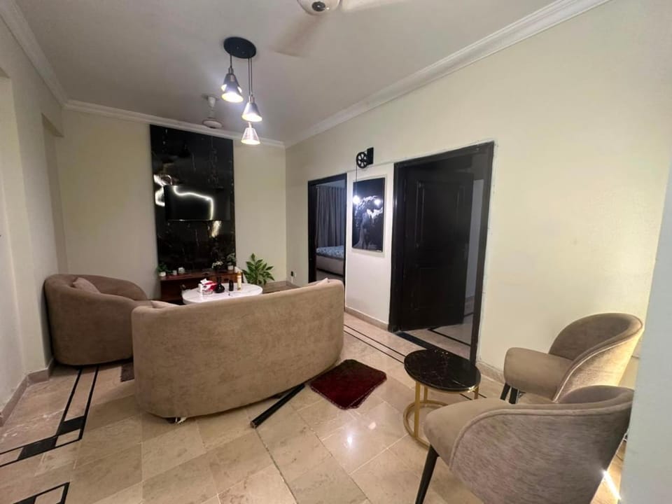 Living room, Seating area, Dining area, fireplace
