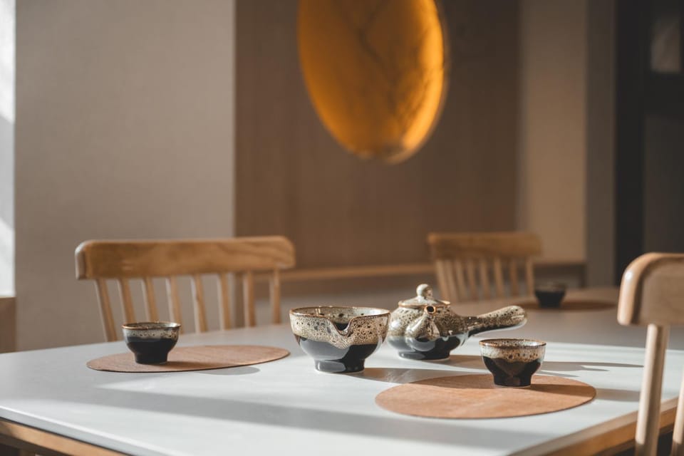 Living room, Food and drinks, Seating area, Dining area, Food