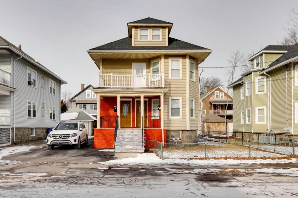 3 Mi to Blue Hills Skiing & Hiking! Couple’s Apt Apartment in Milton