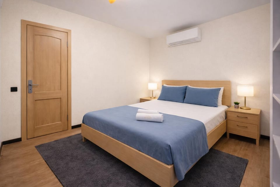 Bed, Photo of the whole room, Bedroom, towels, wardrobe, air conditioner