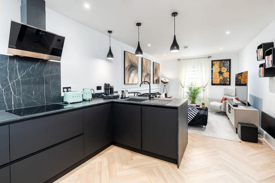 TV and multimedia, Kitchen or kitchenette, Living room, Seating area, dishwasher, stove