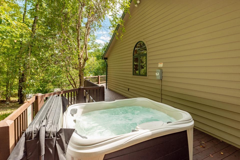 Knee Deep Retreat House in Deep Creek Lake