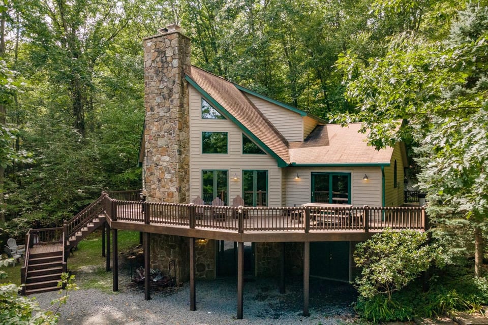 Knee Deep Retreat House in Deep Creek Lake
