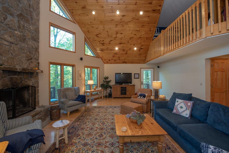 Knee Deep Retreat House in Deep Creek Lake