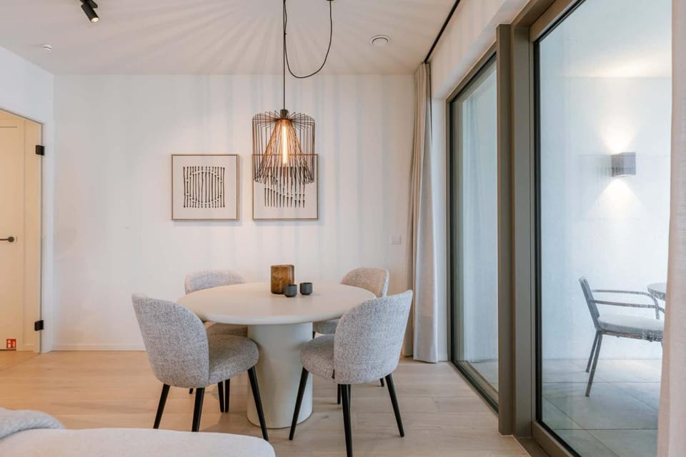 Luxury Seaview Stay with Free Private Parking Apartment in Ostend
