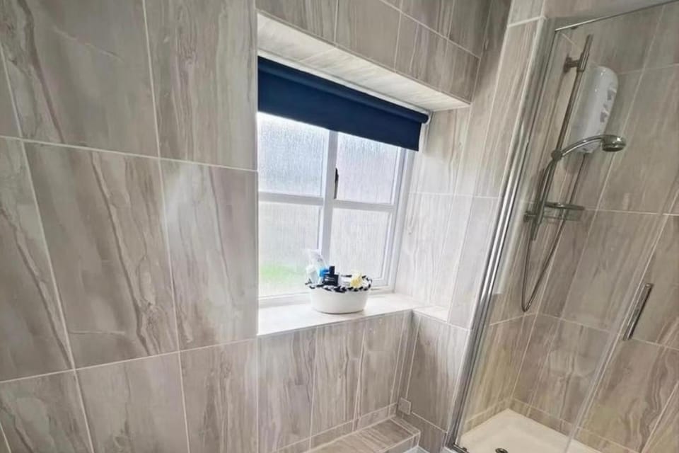 Shower, Bathroom, towels