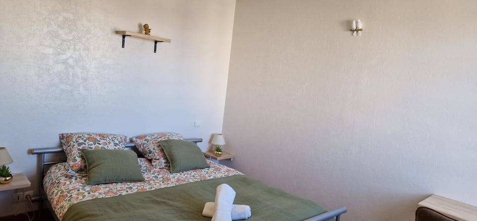 Bed, Photo of the whole room