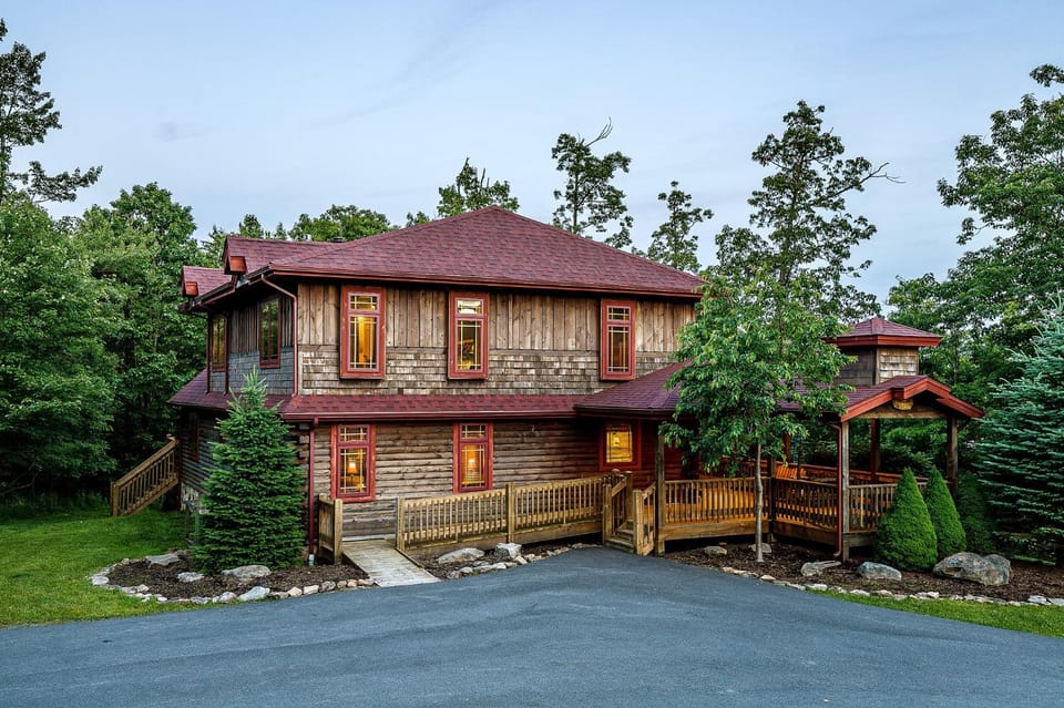 Snuggl-Inn by Railey Vacations House in Deep Creek Lake
