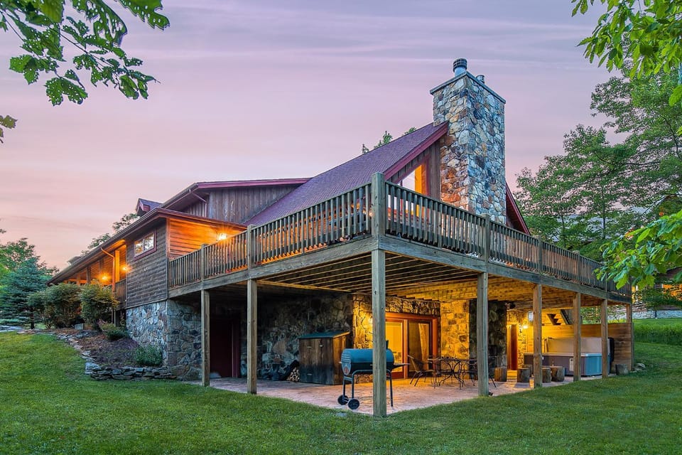 Snuggl-Inn by Railey Vacations House in Deep Creek Lake