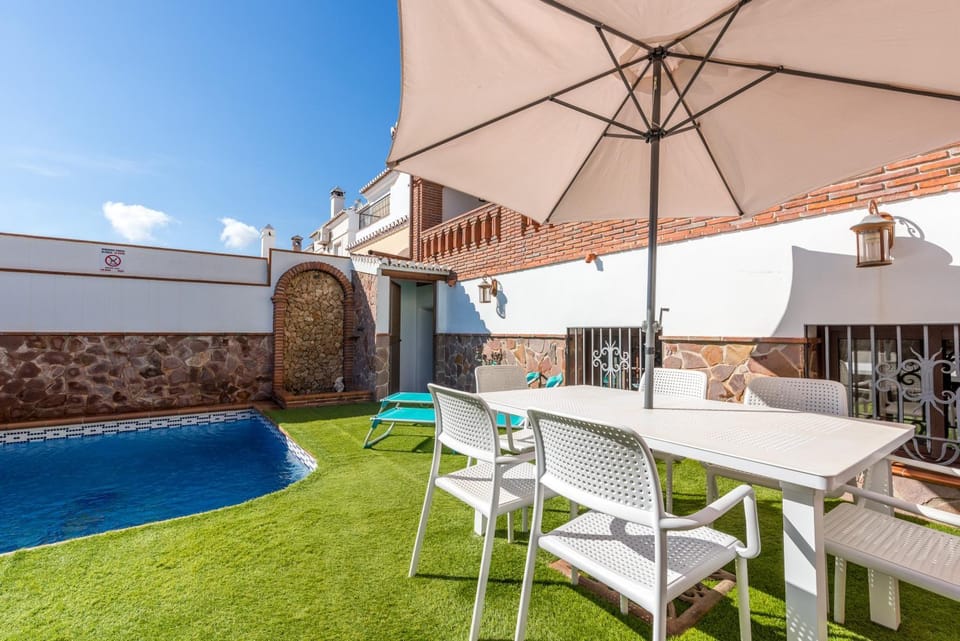 Property building, Balcony/Terrace, Living room