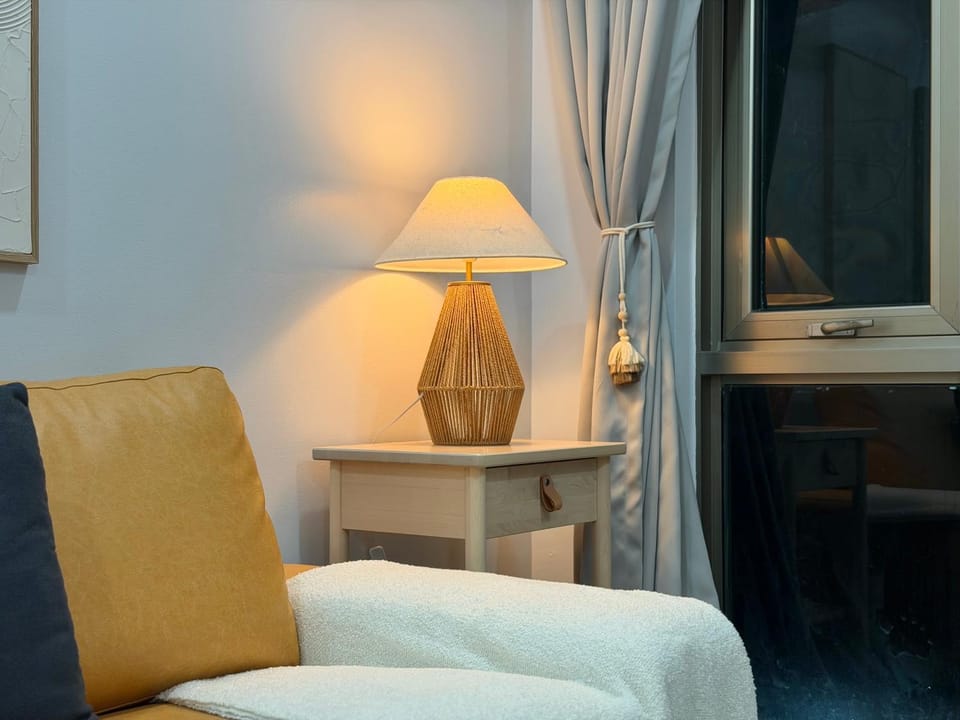 Premier 3BR with Fast Internet near High Street BGC Apartment hotel in Makati