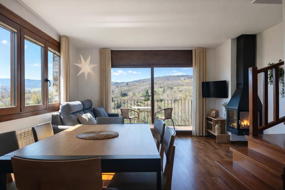 Natural landscape, TV and multimedia, Living room, Dining area, Mountain view