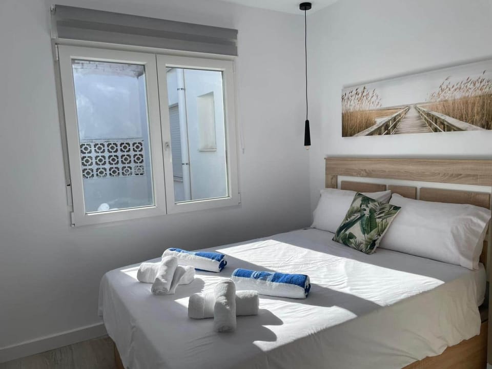 Bed, Photo of the whole room, Bedroom, heating, towels, wardrobe
