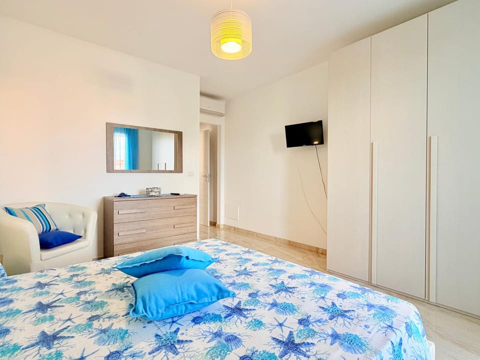 TV and multimedia, Photo of the whole room, air conditioner