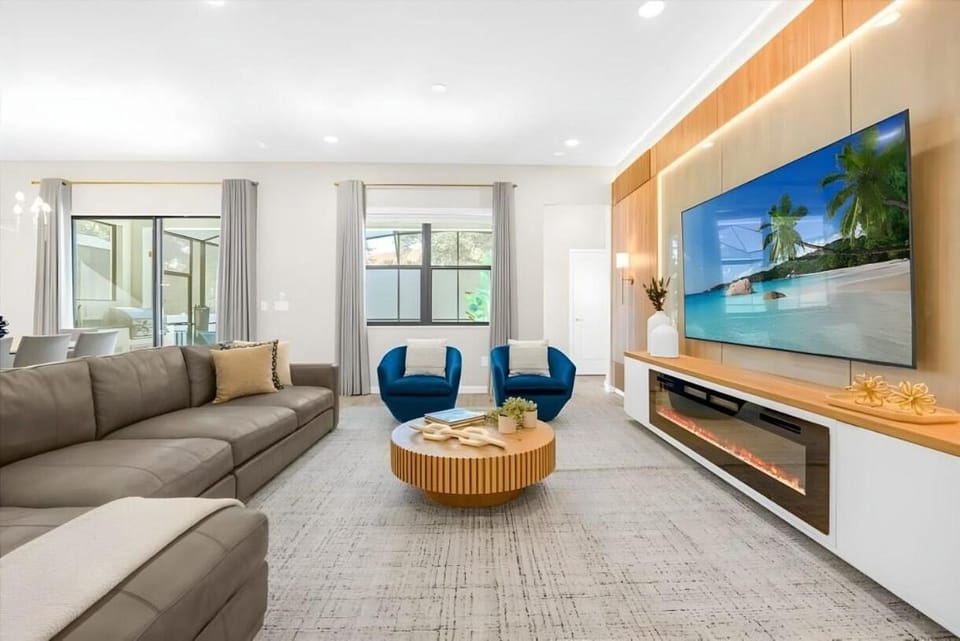 Communal lounge/ TV room, Living room