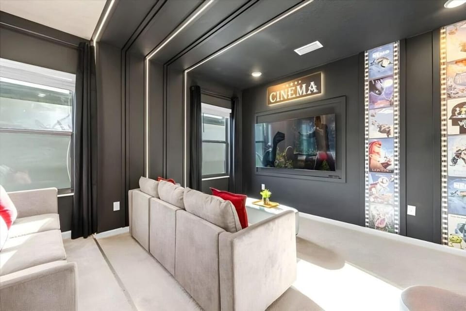 Communal lounge/ TV room