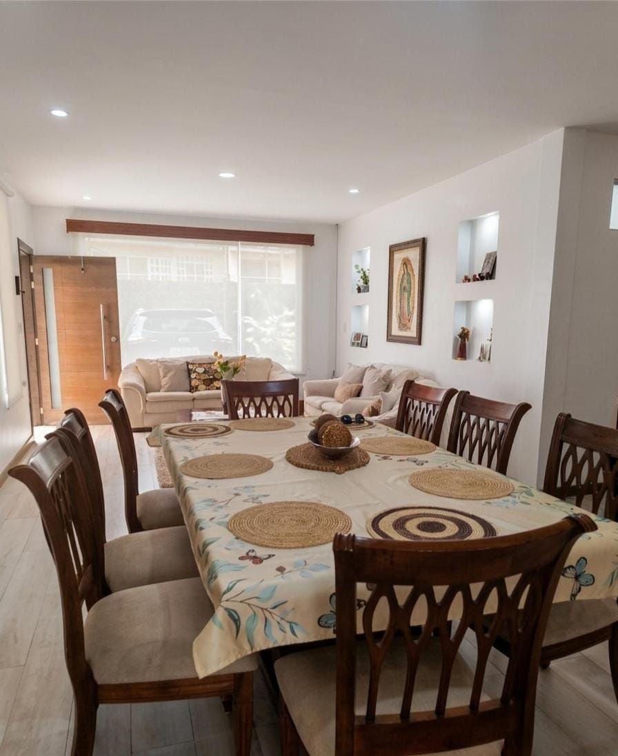 Hermoso y espacioso departamento, garaje, pet lovers a 5 minutos Mall del Alto Apartment in Cuenca