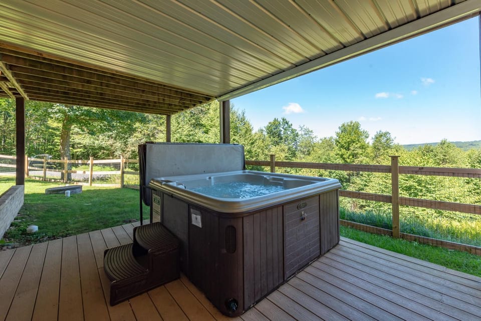 Slip Away Lodge House in Deep Creek Lake