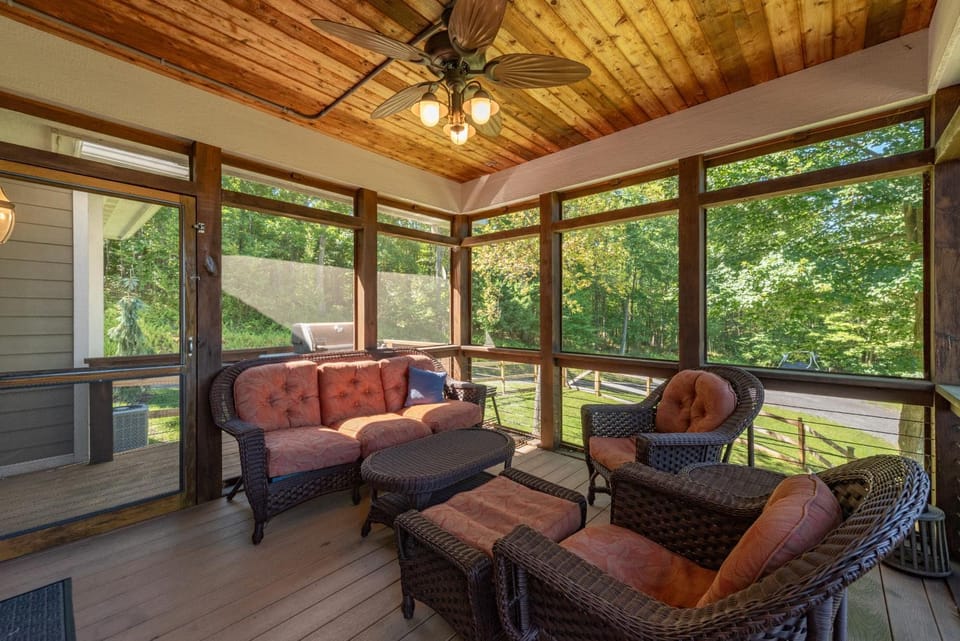 Slip Away Lodge House in Deep Creek Lake