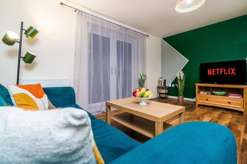 3 BD Parking Sleeps 5 House in Nottingham