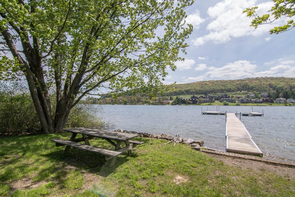 Skis and Sandals by Railey Vacations House in McHenry
