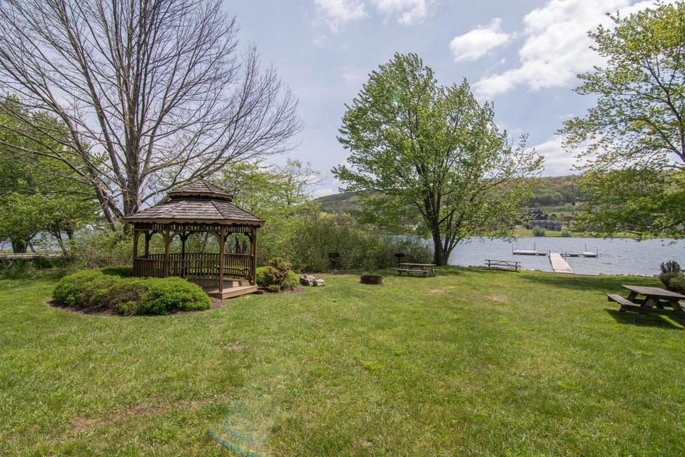 Skis and Sandals by Railey Vacations House in McHenry