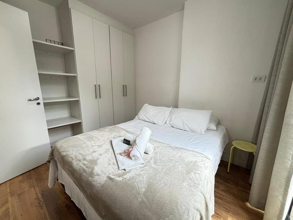 Apto p/4 pessoas + Garagem • Perto de tudo Apartment in Curitiba