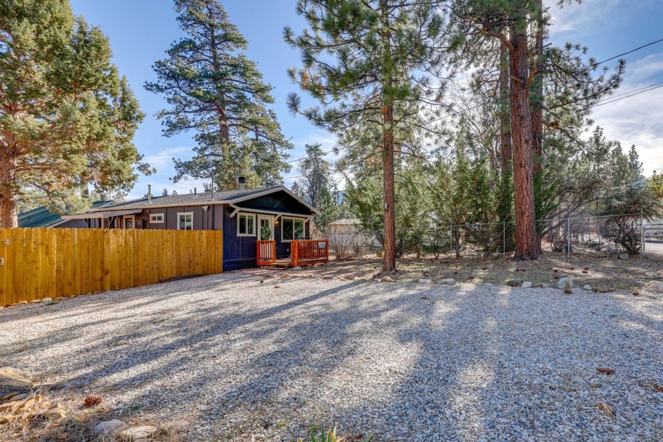 Ski & Hike: Cozy Big Bear Retreat w/ Fireplace House in Southern California