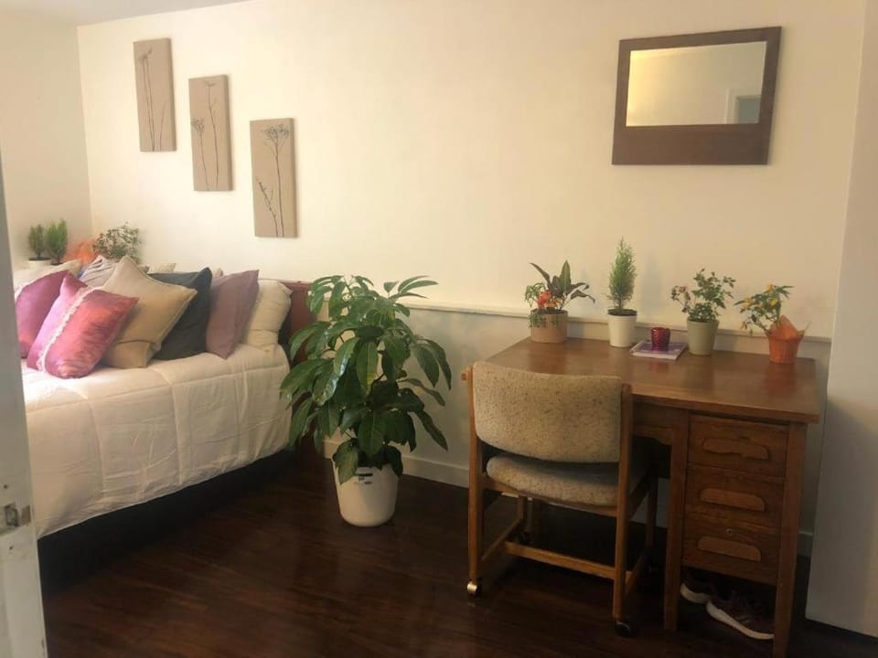 Quiet-comfy 3 bedroom house on a tree lined street in Kitsilano House in Vancouver
