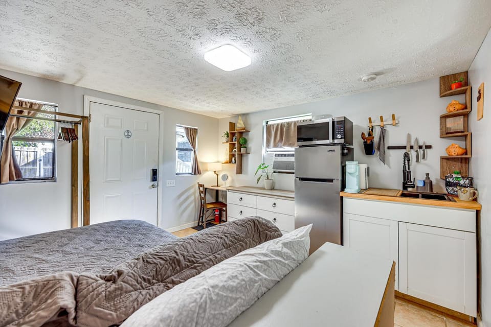 3 Mi to Downtown! Cute Jax Studio Stay Apartment in Jacksonville