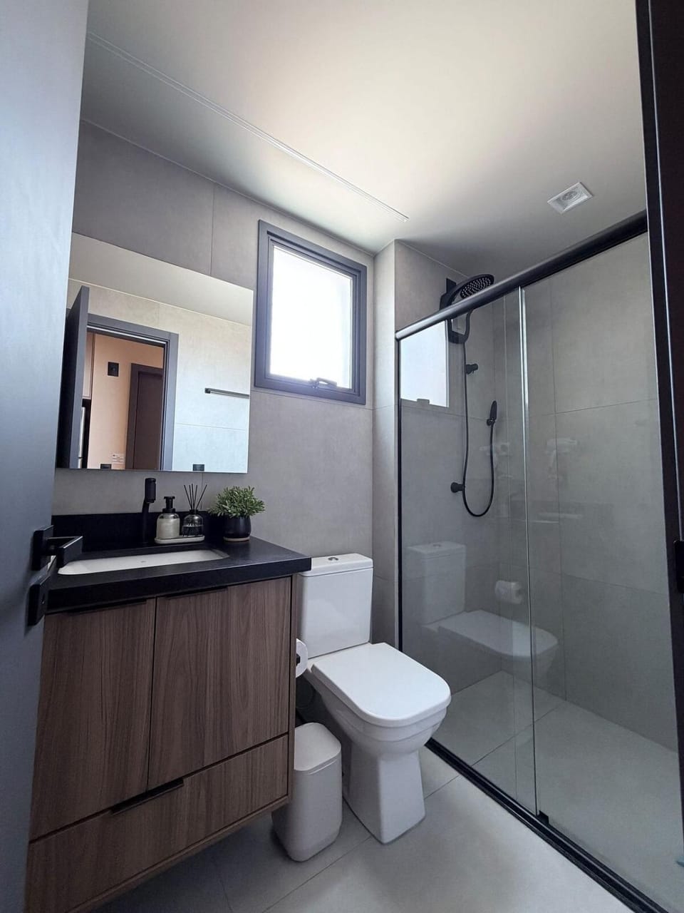 Shower, Toilet