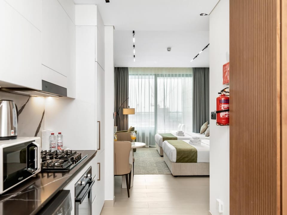 Bed, Kitchen or kitchenette, Living room