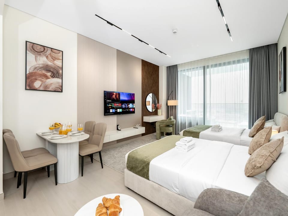 Bed, TV and multimedia, Living room