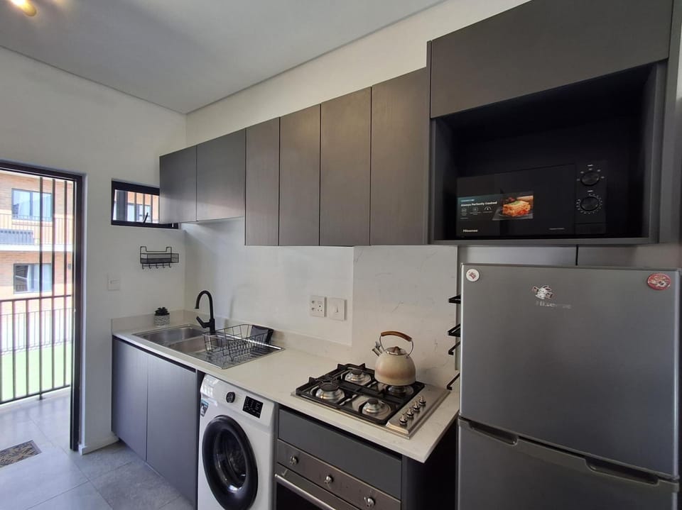 Kitchen or kitchenette, oven, stove, washing machine