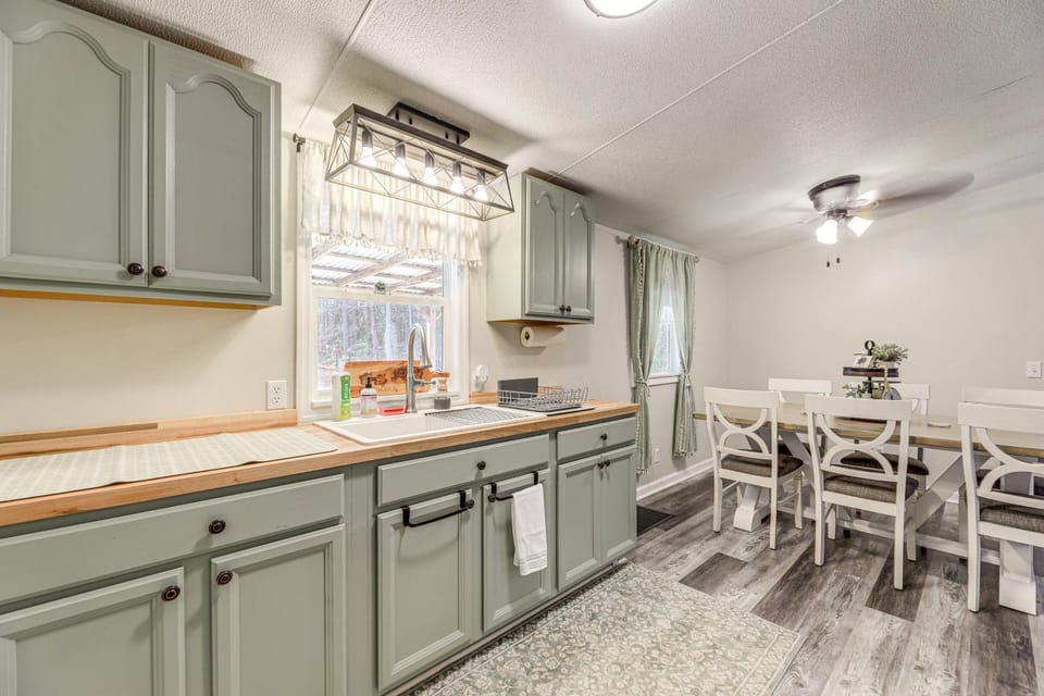 Coastal Retreat Near Camp Lejeune, Dogs Welcome! House in North Carolina