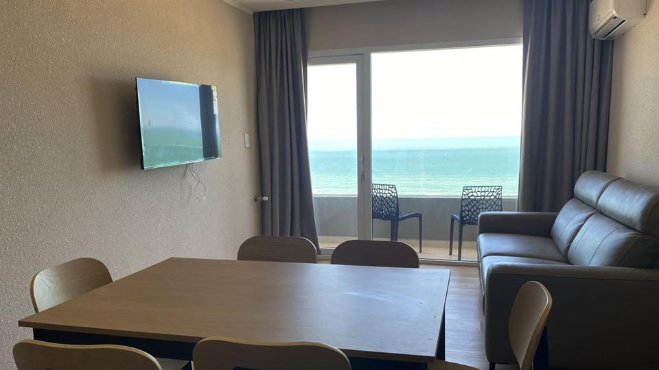 Communal lounge/ TV room, TV and multimedia, Living room, Dining area