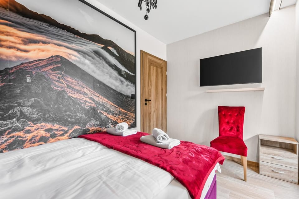 Bed, TV and multimedia, Photo of the whole room